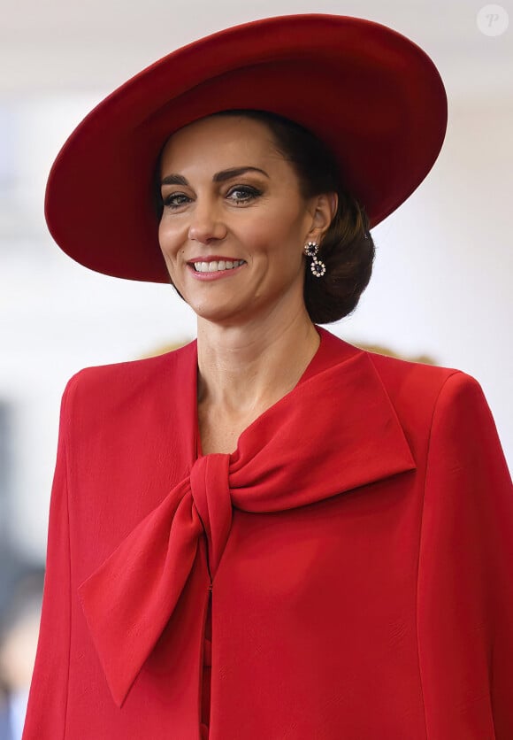Kate Middleton fait toujours en sorte que l'éducation de ses enfants soit une priorité absolue.
Catherine (Kate) Middleton, princesse de Galles - Cérémonie de bienvenue du président de la Corée du Sud et de sa femme à Horse Guards Parade à Londres.