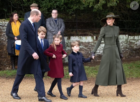 Le prince William, prince de Galles, Catherine (Kate) Middleton, princesse de Galles, le prince George de Galles, la princesse Charlotte de Galles, et le prince Louis de Galles - La famille royale d'Angleterre assiste au service religieux de Noël à l'église St Mary Magdalene à Sandringham, Norfolk, Royaume Uni, le 25 décembre 2022.