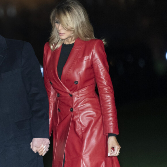 Le président des Etats-Unis Donald Trump et sa femme la première dame Melania Trump arrivent en hélicoptère à la Maison Blanche après un rassemblement politique en Georgie, le 5 décembre 2020. 