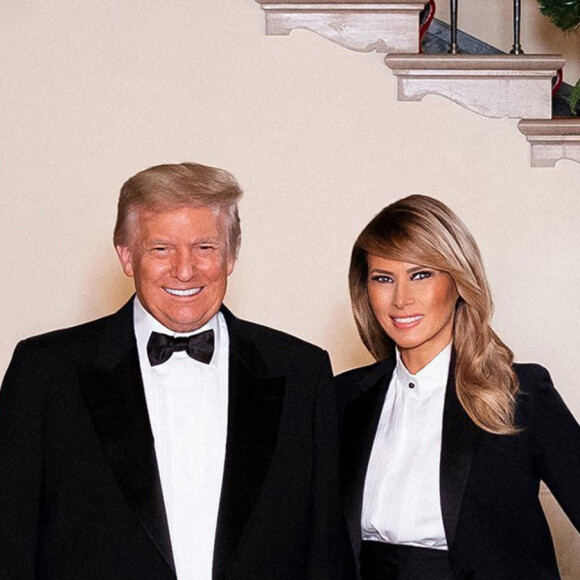Le président Donald Trump et la First Lady Melania Trump posent pour leur portrait officiel de Noël à la Maison Blanche , Washington le 10 décembre 2020 