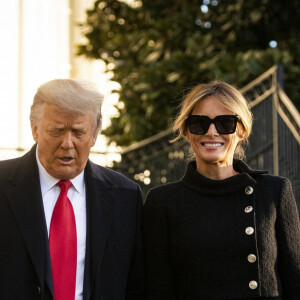 Donald Trump et sa femme Melania quittent définitivement la Maison Blanche à Washington, le jour de l'investiture du nouveau président des Etats-Unis, pour rejoindre la base Andrews et s'envoler pour la Floride à bord de Air Force One une dernière fois. Le 20 janvier 2021 