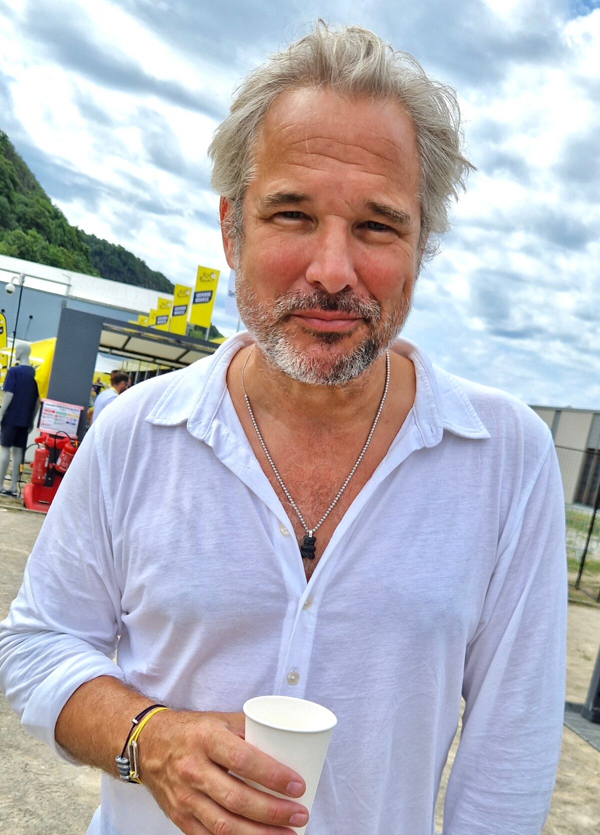 Photo : Fabrice Deville, acteur de la série "Un si grand soleil", a annoncé  une terrible nouvelle. Fabrice Deville au départ de l'étape 19 de la 110ème  édition du Tour de France