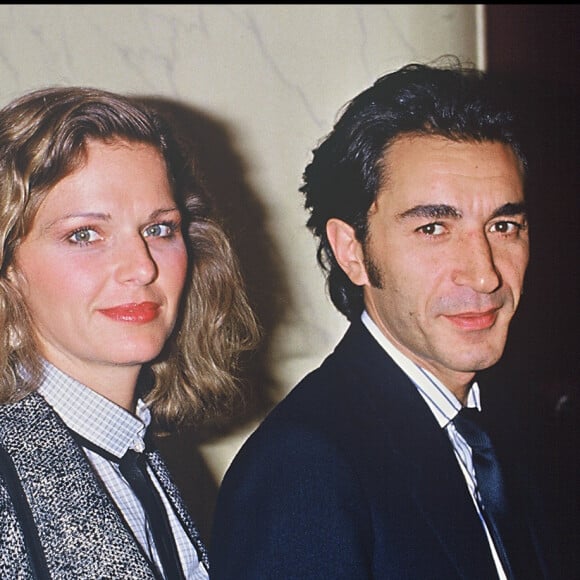 La procédure visant Richard Berry a été classée sans suite pour prescription par le parquet de Paris en septembre 2022.
Archives - Jeane Manson avec Richard Berry le 20 mars 1984