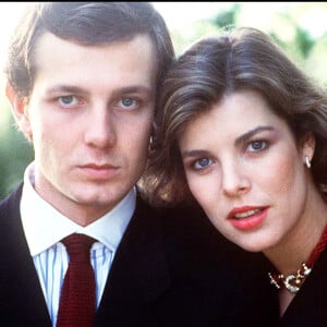 Caroline de Monaco s'est ensuite unie à Stefano Casiraghi qui deviendra le père de ses trois premiers enfants mais il décèdera en 1990
Caroline de Monaco et Stefano Casiraghi en 1983
