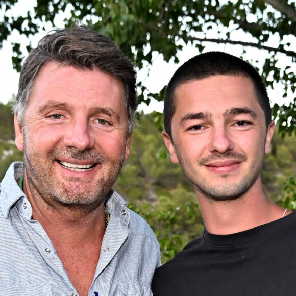 Exclusif - Philippe Lellouche et son fils Sam durant la soirée d'ouverture de la 1ère édition du festival Les Théâtrales d’Eze en plein air à l'oppidum du Col d'Eze avec la pièce "Le jeu de la Vérité", le 5 août 2023. © Bruno Bebert / Bestimage