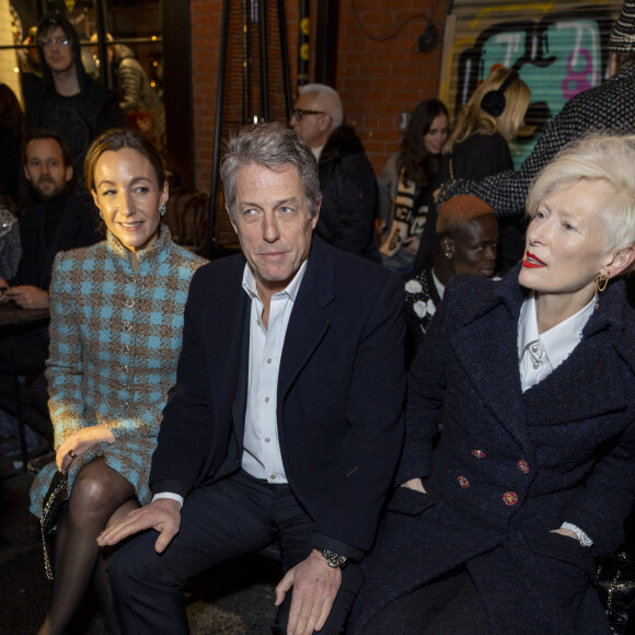 Etaient également présents Anna Elisabet Eberstein et son mari Hugh Grant, Tilda Swinton ou encore Kristen Stewart.
Anna Elisabet Eberstein et son mari Hugh Grant, Tilda Swinton - Défilé de mode "Métiers d'art Chanel" à Manchester. Le 7 décembre 2023. © Olivier Borde / Bestimage