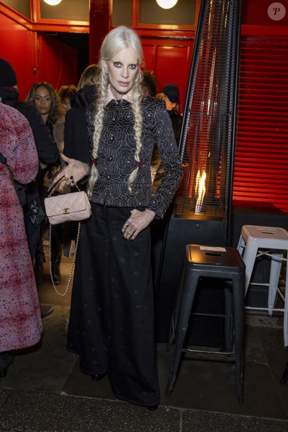 Kristen McMenamy - Défilé de mode "Métiers d'art Chanel" à Manchester. Le 7 décembre 2023. © Olivier Borde / Bestimage