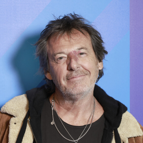 "Il y a eu un bug sur ma tablette d'habitude je ne l'ai pas et là...Ce n'est pas grave. On va mettre cela sur le compte de la tablette", a également précisé l'animateur
Jean-Luc Reichmann de la série Léo Matteï, Brigade des mineurs - 6 ème édition du Festival Séries Mania à Lille, France, le 19 mars 2023. © Christophe Aubert via Bestimage 