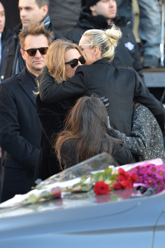 David Hallyday, Laura Smet, Laeticia Hallyday et ses filles Joy et Jade - Obsèques de Johnny Hallyday à Paris le 8 decembre 2017. © Veeren/Bestimage 