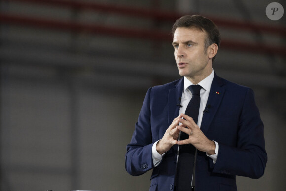 Le président Emmanuel Macron visite le site de Airbus à Toulouse à l'occasion des deux ans du plan d'investissement France 2030 le 11 décembre 2023. © Eliot Blondet / Pool / Bestimage 