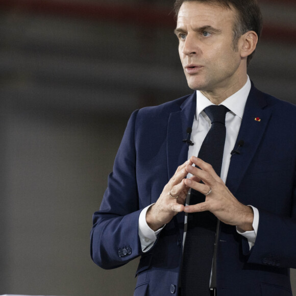 Le président Emmanuel Macron visite le site de Airbus à Toulouse à l'occasion des deux ans du plan d'investissement France 2030 le 11 décembre 2023. © Eliot Blondet / Pool / Bestimage 