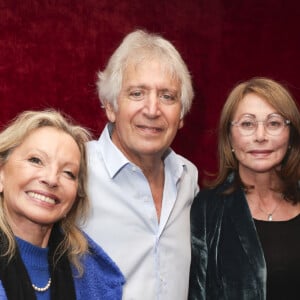 Exclusif - Yves Duteil, Véronique Sanson et sa soeur - Concert d'Yves Duteil aux Folies Bergère pour ses 50 ans de carrière. Le 2 novembre 2023. © Jack Tribeca / Bestimage