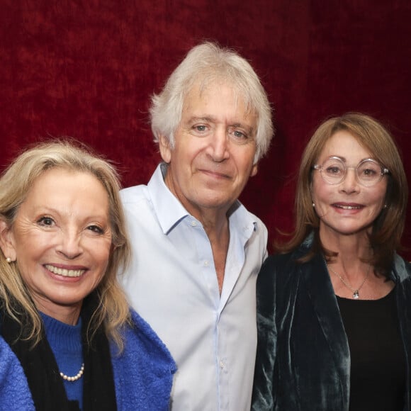 Exclusif - Yves Duteil, Véronique Sanson et sa soeur - Concert d'Yves Duteil aux Folies Bergère pour ses 50 ans de carrière. Le 2 novembre 2023. © Jack Tribeca / Bestimage