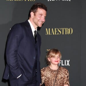 Bradley Cooper et sa fille Lea de Seine - Avant-première du film Netflix "Maestro" à Los Angeles le 12 décembre 2023