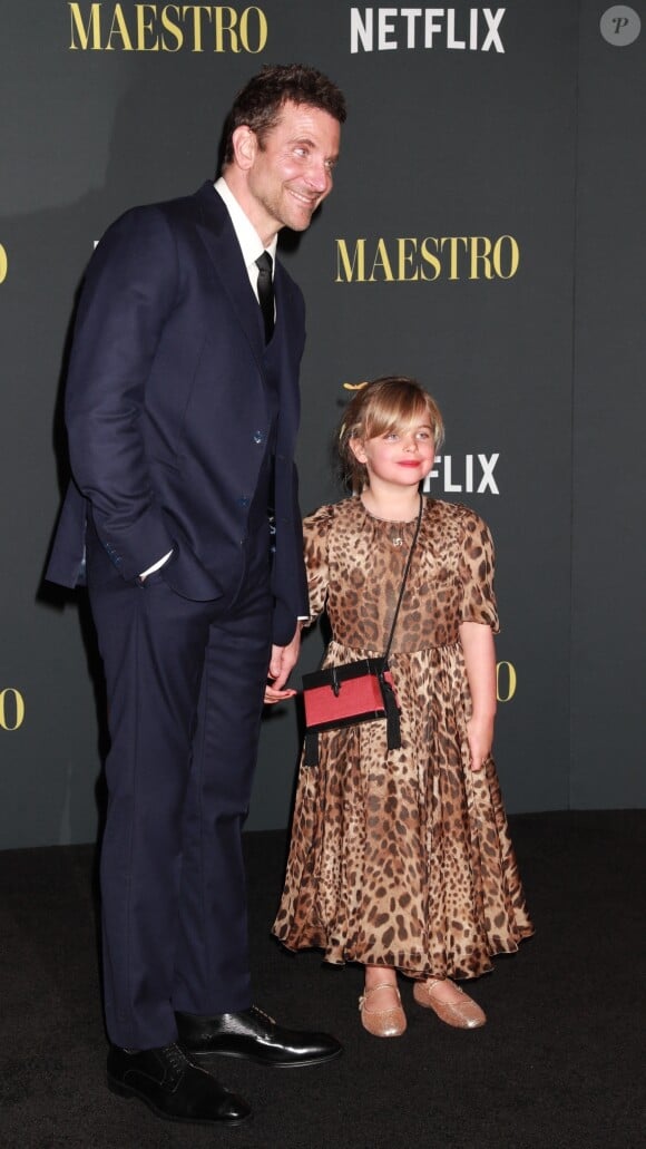 Bradley Cooper et sa fille Lea de Seine - Avant-première du film Netflix "Maestro" à Los Angeles le 12 décembre 2023