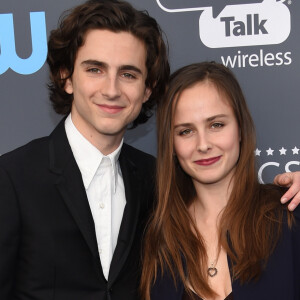 Interviewée par le Parisien, Pauline Chalamet s'est livrée à coeur ouvert sur son parcours, ses projets artistiques et son histoire.
Timothee Chalamet et sa soeur Pauline lors des "23ème Critics Choice Awards" au Barker Hangar à Los Angeles