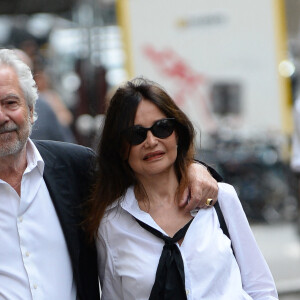 Pierre Arditi et Evelyne Bouix - Mariage de Claude Lelouch à la mairie du 18ème à Paris. Le 17 juin 2023