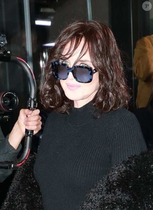 Isabelle Adjani - Arrivées des célébrités au défilé de mode prêt-à-porter automne-hiver 2023/2024 "Michael Kors" lors de la fashion week de New York le 15 février 2023.