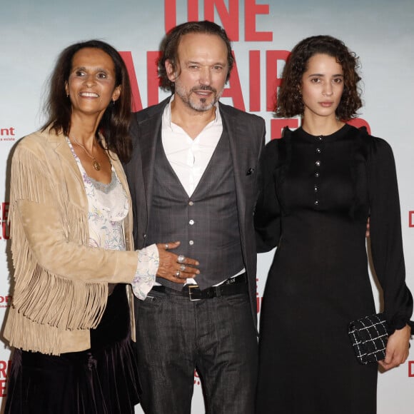 Karine Silla, Vincent Perez, Iman Perez lors de l'avant-première du film "Une affaire d'honneur" au cinéma UGC Normandie à Paris le 11 décembre 2023. © Marc Ausset-Lacroix / Bestimage