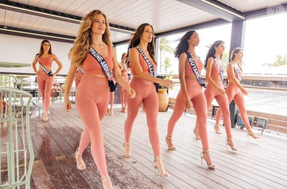 Miss Franche-Comté, Sonia Coutant; Miss Roussillon, Elise Aquilina; Miss Guyane, Audrey Ho-Wen-Tsai; Miss Aquitaine, Lola Turpin. Catwalk voyage de préparation pour l'élection de Miss France 2024 en Guyane du 19 au 28 novembre dont l'élection se déroulera le 16 décembre en direct sur TF1. Cayenne, FRANCE. CREDITS OBLIGATOIRES : Air Caraibes, Comite du tourisme de Guyane, Mercure Kourou Ariatel, Coiffure - Saint Algue, Maquillage : Sothy' s © BENJAMIN DECOIN / SIPA / TF1