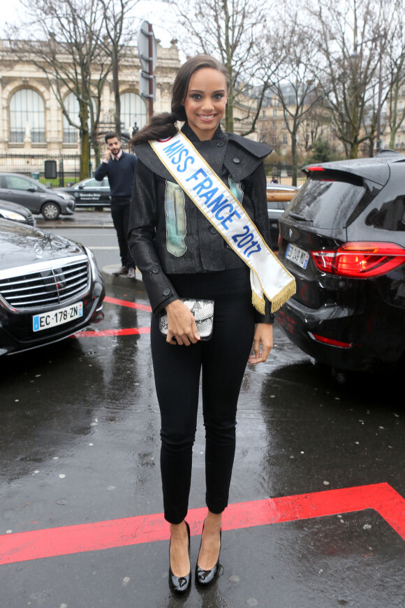 Alicia Aylies (Miss France 2017) arrivant au défilé de mode "Guy Laroche", collection prêt-à-porter Automne-Hiver 2017-2018 au palais de Tokyo à Paris, le 1er Mars 2017.© CVS/Veeren/Bestimage 