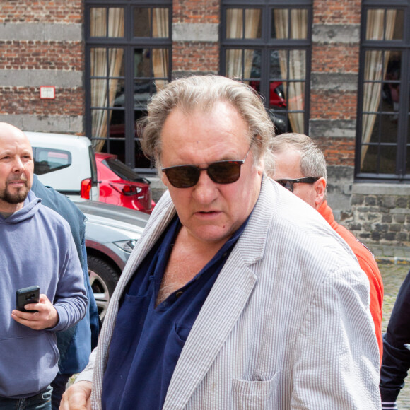 Exclusif - Gérard Depardieu arrive au théâtre Royal lors de sa tournée "Depardieu chante Barbara" à Mons en Belgique le 6 avril 2019.