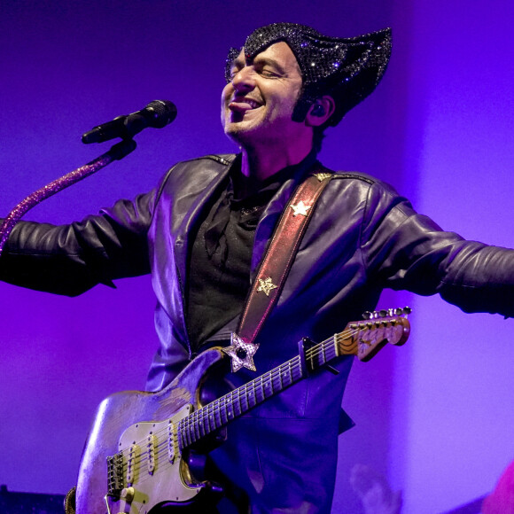 Un célèbre "fils de", lui aussi musicien.
Le chanteur Matthieu Chedid, alias M, fils de L.Chedid, en concert sur la scène du festival du Printemps de Pérouge au château de Saint-exupéry à Saint-Maurice de Rémens le 29/06/23.