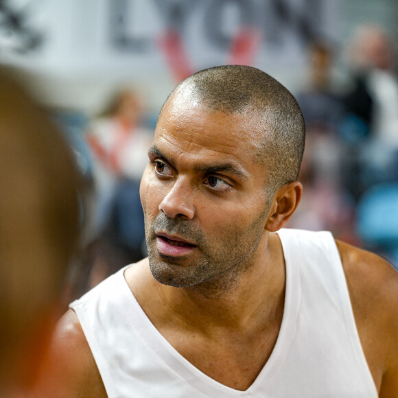 L'ancien basketteur a investi dans la station de ski de Villard-de-Lans

Tony Parker et Matt Pokora (M.Pokora) s'affrontent lors d'un match de basket par équipes dans le cadre d'une animation Radio Scoop au Gymnase Mado Bonnet à Lyon le 26 octobre 2023.