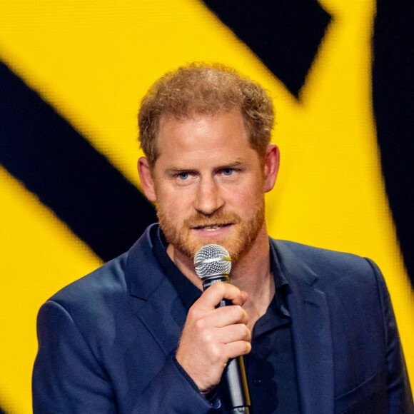 Le prince Harry Duc de Sussex lors de la cérémonie de clôture des Invictus Games 2023 à Dusseldorf le 16 septembre 2023