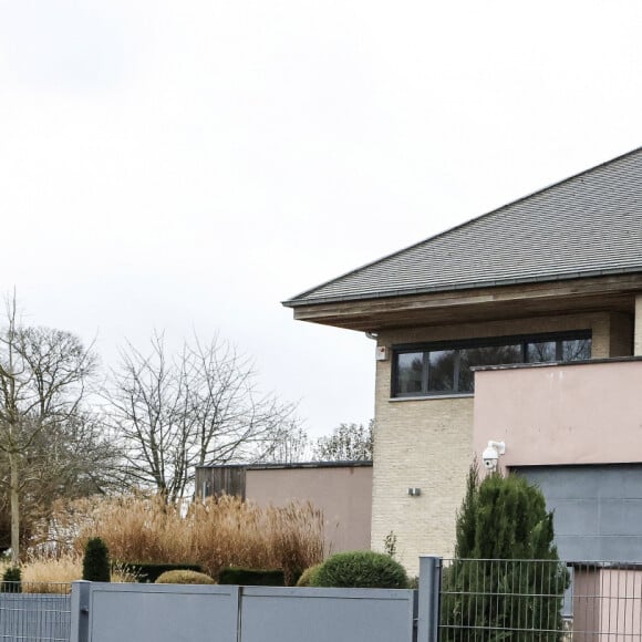 Illustration de la maison prétendument louée par Gérard Depardieu dans le village de Mont-Saint-Aubert (Belgique), le 14 décembre 2023. La demeure est située à proximité d'un restaurant très apprécié par l'acteur, "La Ferme Delgueule". Gérard Depardieu, visé par deux plaintes pour agression sexuelle, est au coeur d'un scandale après la diffusion d'un reportage dans l'émission "Complément d'enquête" sur France 2, le 7 décembre 2023. Il se serait donc réfugié dans ce village de Wallonie picarde.  Illustration of the house allegedly rented by Gérard Depardieu in the village of Mont-Saint-Aubert (Belgium), on December 14, 2023. The house is located near a restaurant much appreciated by the actor, "La Ferme Delgueule". Gérard Depardieu, targeted by two complaints for sexual assault, is at the heart of a scandal after the broadcast of a report in the program "Complément d'investigation" on France 2, on December 7, 2023. He therefore took refuge in this village in Picardy Wallonia. 