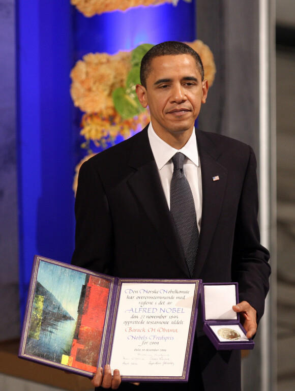 Barack Obama recevant son prix Nobel de la Paix