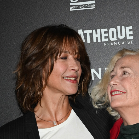 Sophie Marceau et Brigitte Fossey au photocall de l'avant-première du film "Une femme de notre temps" à la cinémathèque française à Paris, France, le 29 septembre 2022. © Coadic Guirec/Bestimage 