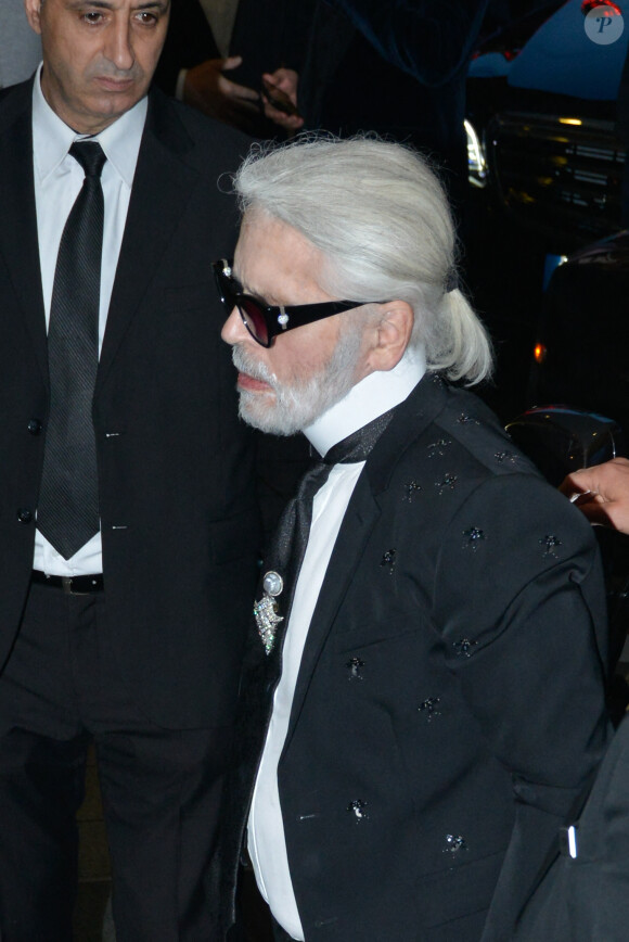 Karl Lagerfeld aurait alors décidé que désormais, "toutes les assises" seraient "tapissées de jais". 
Karl Lagerfeld - Soirée Vanity Fair x Chanel chez Albane à l'hôtel JW Marriott lors du 71e festival international du film de Cannes le 9 mai 2018. © CVS / Bestimage