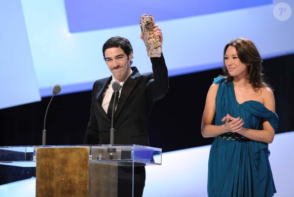 Laura Smet remet le César du meilleur espoir à Tahar Rahim le 27 février 2010 !