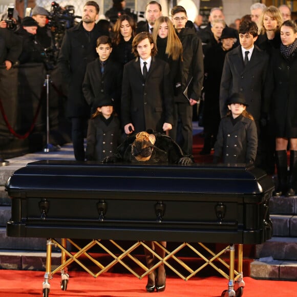 Céline Dion, ses enfants René-Charles Angélil, les jumeaux Nelson Angélil et Eddy Angélil, Anne-Marie Angélil-Dupré, la fille de René Angélil et son mari Marc Dupré - Sorties des obsèques nationales de René Angélil en la Basilique Notre-Dame de Montréal, le 22 janvier 2016.© Morgan Dessales/Bestimage 