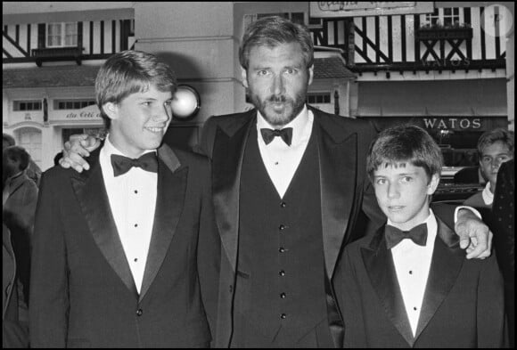 Ses ainés Ben et Williard, ils sont nés de son premier mariage avec Mary Marquardt.
Archives - Harrison Ford et ses fils Ben et Willard au Festival de Deauville en 1981.
