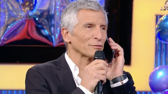 Nagui interrompt son émission "N'oubliez pas les paroles" pour narguer la candidate Charlène. France 2