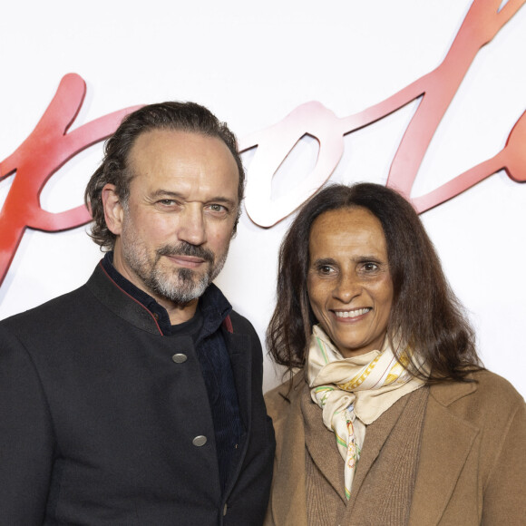 Vincent Perez et sa femme Karine Silla - Avant-première mondiale du film "Napoléon" à la Salle Pleyel à Paris le 14 novembre 2023. © Olivier Borde / Bestimage 