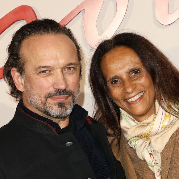 Vincent Perez et sa femme Karine Silla - Avant-première mondiale du film "Napoléon" à la Salle Pleyel à Paris le 14 novembre 2023. © Coadic Guirec / Bestimage 