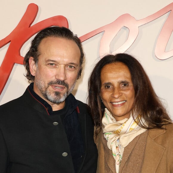 Vincent Perez et sa femme Karine Silla - Avant-première mondiale du film "Napoléon" à la Salle Pleyel à Paris le 14 novembre 2023. © Coadic Guirec / Bestimage 