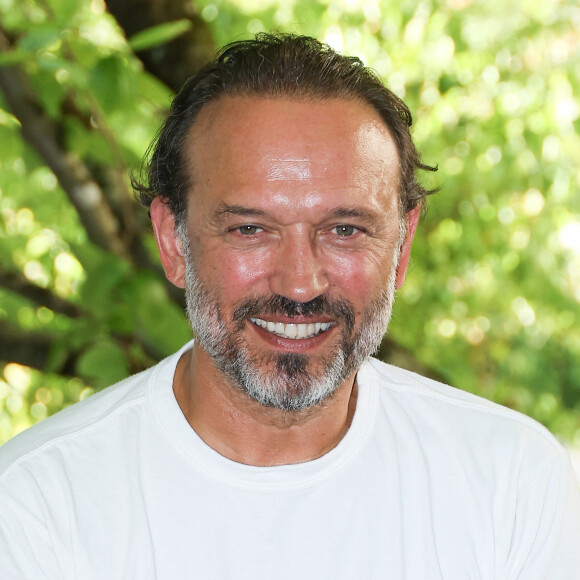 Vincent Perez au photocall du film "Une affaire d'honneur" lors de la 16ème édition du festival du film francophone (FFA) de Angoulême le 24 août 2023. © Coadic Guirec / Bestimage 