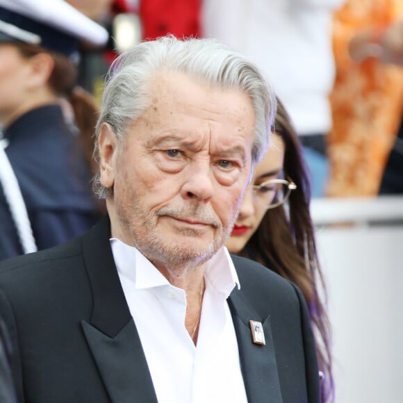 Alain Delon - Montée des marches du film "A Hidden Life" lors du 72ème Festival International du Film de Cannes, le 19 mai 2019. © Denis Guignebourg/Bestimage