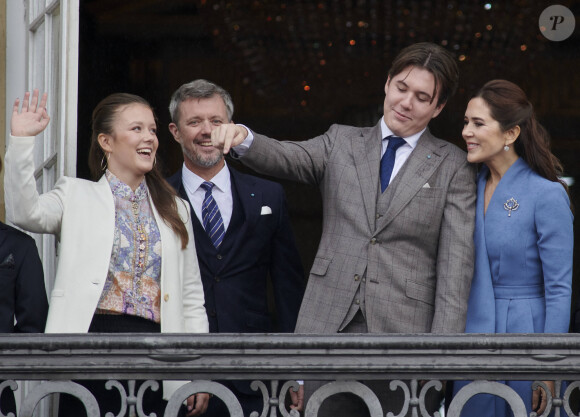 Prince Christian, Princesse Mary, Prince Frederik, Prince Isabella, Prince Isabella au balcon le 15 octobre 2023.