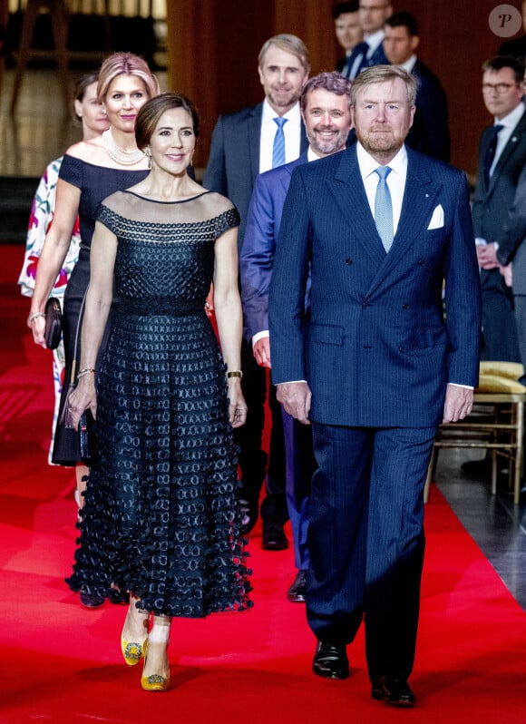Opérée du dos récemment, elle a visiblement décidé de laisser son fils s'occuper du royaume sur lequel elle régnait depuis plus de 50 ans. Alors que fera Margrethe II pendant sa retraite ?
Le prince Frederik de Danemark, la princesse Mary - Dîner à Grote Kerk, La Haye, lors de la visite du prince héritier de Danemark aux Pays-Bas le 20 juin 2022. 