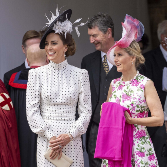 Catherine (Kate) Middleton, princesse de Galles, et Sophie Rhys-Jones, duchesse d'Edimbourg, lors du service annuel de l'ordre de la jarretière à la chapelle St George du château de Windsor, le 19 juin 2023. 