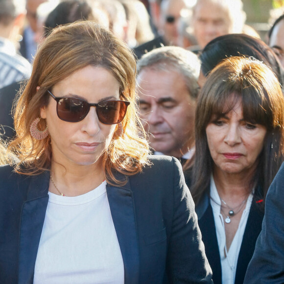 Léa Salamé, Anne Hidalgo, Xavier Bertrand - Obsèques du journaliste Jean-Pierre Elkabbach au cimetière du Montparnasse dans le 14ème arrondissement de Paris, France, le 6 octobre 2023. © Christophe Clovis/Bestimage