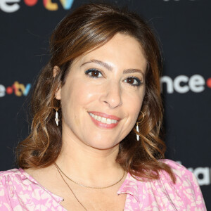 Léa Salamé au photocall pour la conférence de presse de rentrée de France TV à la Grande Halle de la Villette à Paris, France, le 11 juillet 2023. © Coadic Guirec/Bestimage 