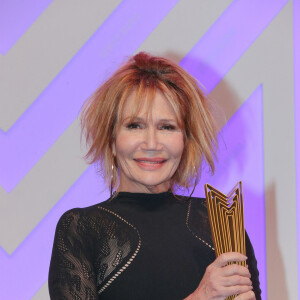 Elle indiquait avoir dû se créer "un monde" afin de trouver la force de continuer à se battre.
Clémentine Célarié (meilleure actrice pour la série Les randonneuses) - Photocall de la soirée de clôture du festival Series Mania 2023 à Lille le 24 mars 2023. © Stéphane Vansteenkiste / Bestimage