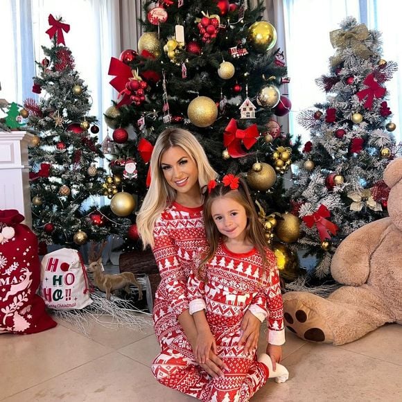 Carla Moreau a elle aussi réagi sur ses réseaux sociaux.
Carla Moreau, ancienne candidate de télé-réalité, est maman d'une petite Ruby, née de ses amours avec son ex-mari Kevin Guedj.