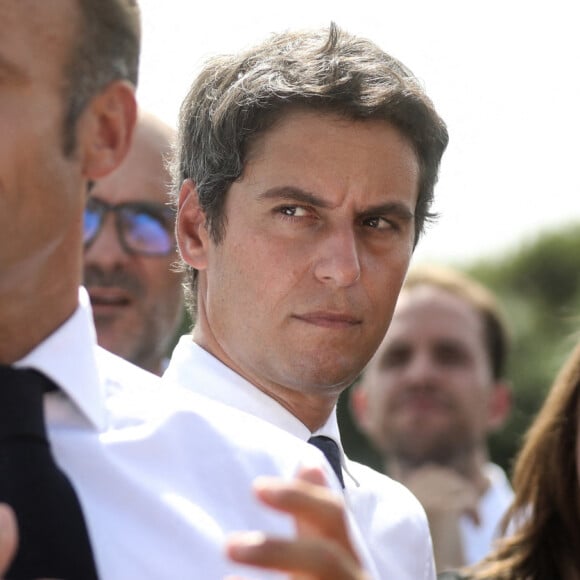 Le président français Emmanuel Macron et Gabriel Attal se rendent dans les Pyrénées-Atlantiques, à Orthez, aux côtés des élèves et personnels du collège Daniel Argote, à l'occasion de la rentrée scolaire, France, le 5 septembre 2023. © Stéphane Lemouton/Bestimage 